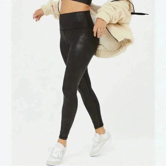 Aerie Offline High Shine High Rise Black Faux Leather Yoga Leggings Small NWT - Picture 3 of 8